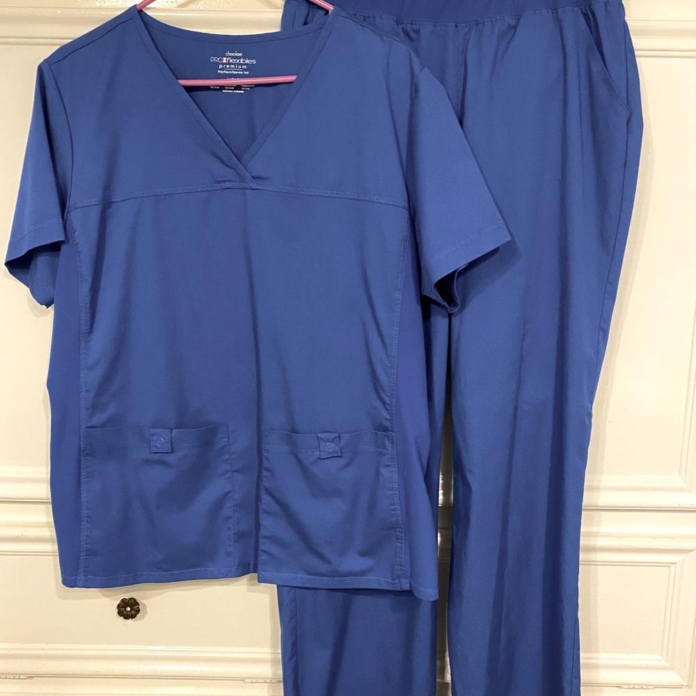 Cherokee Pro Flexible scrub set